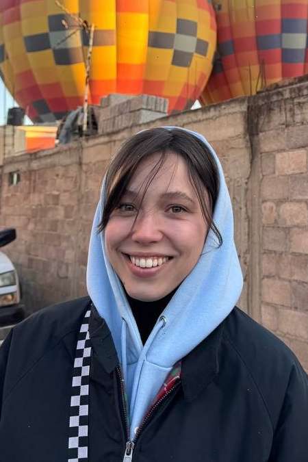 89949046 520 medium large