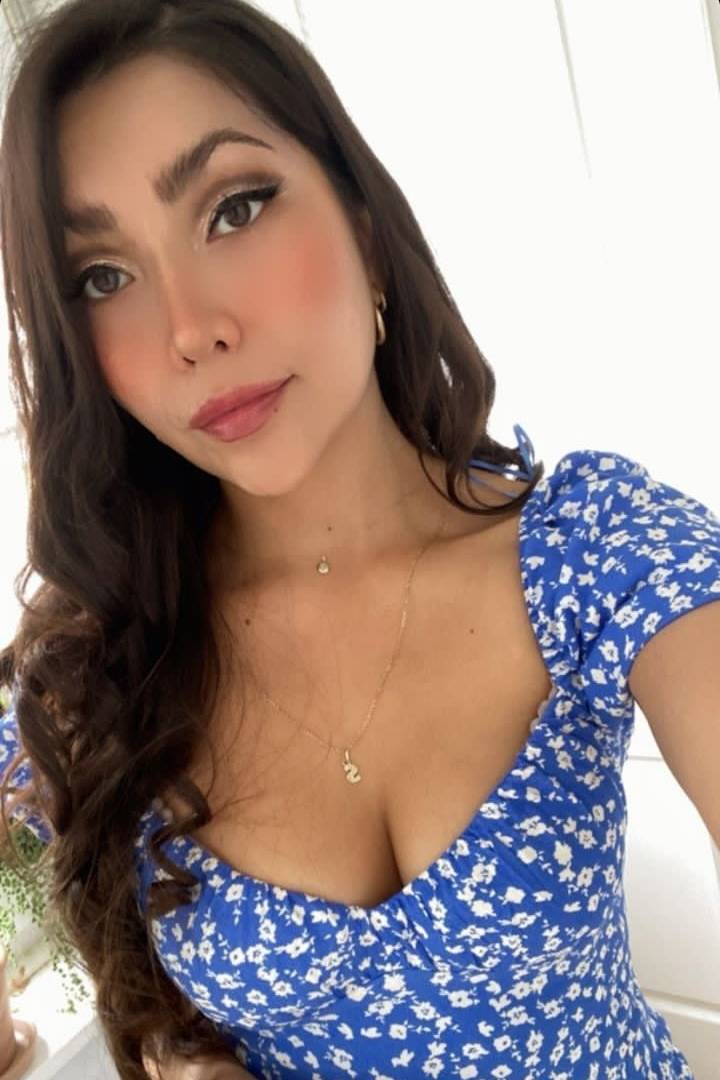 89183232 685 medium large