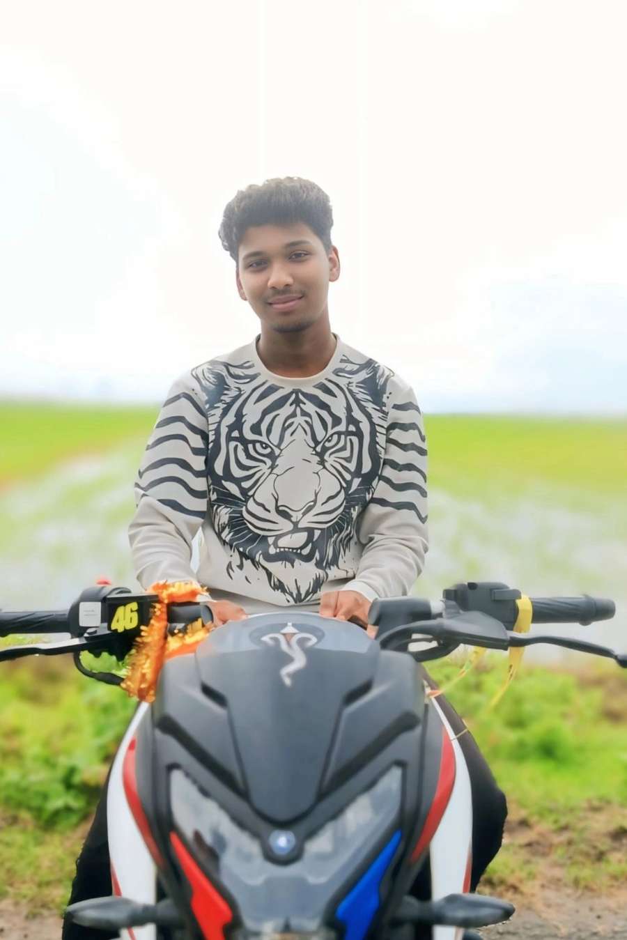 90584925 1613 medium large