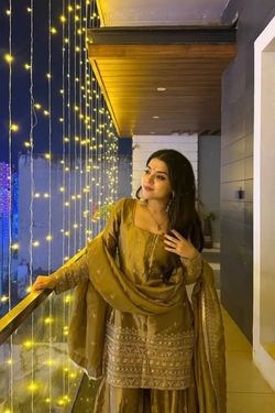 Ayesha 's photo