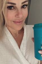 Julie Robert 's photo