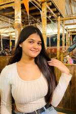 Komal Sharma's photo