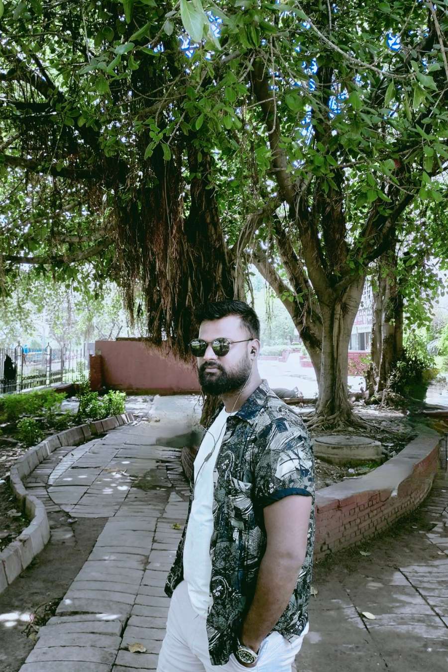 91835422 647 medium large