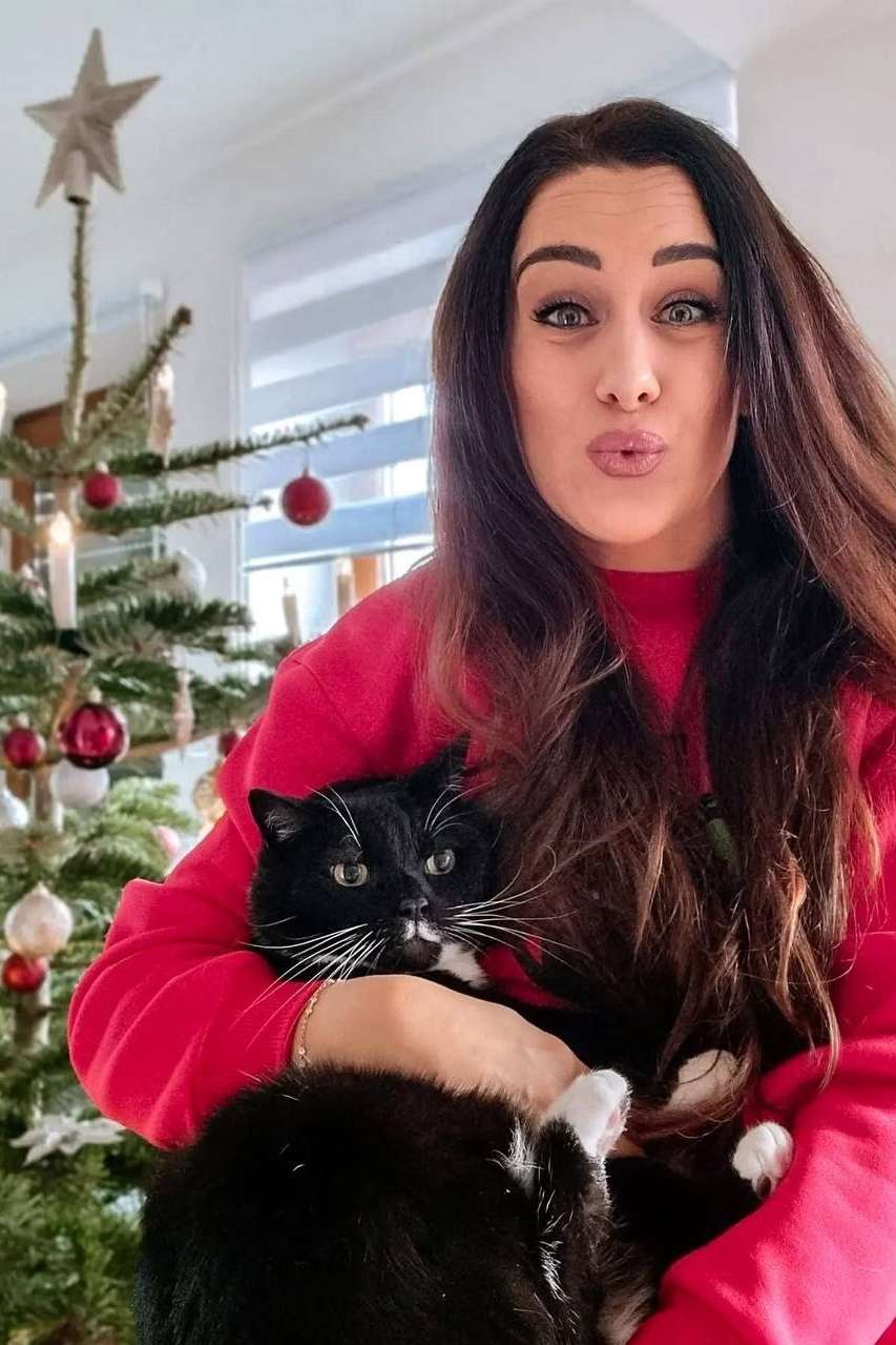 90657394 5842 medium large