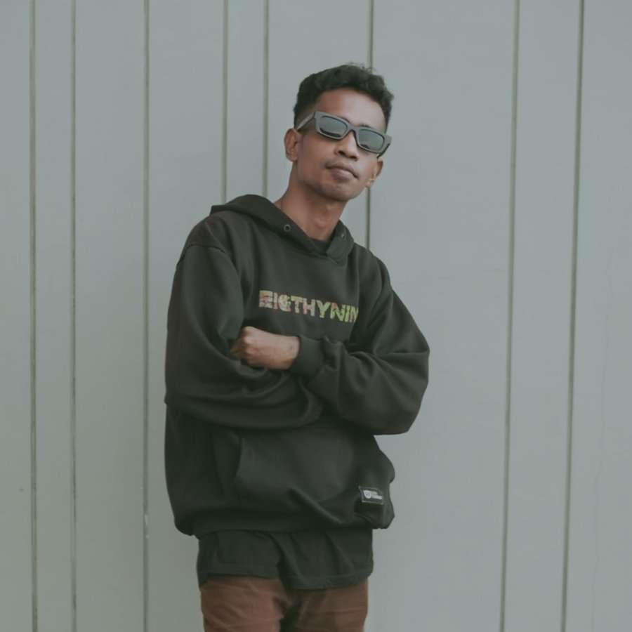 83499811 2824 medium large