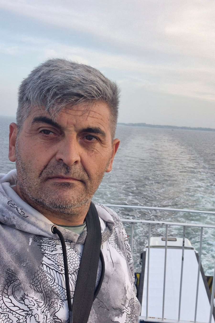 89729208 6053 medium large