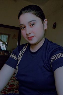 Hania Khan's photo