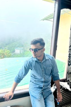  Shoaib 's photo