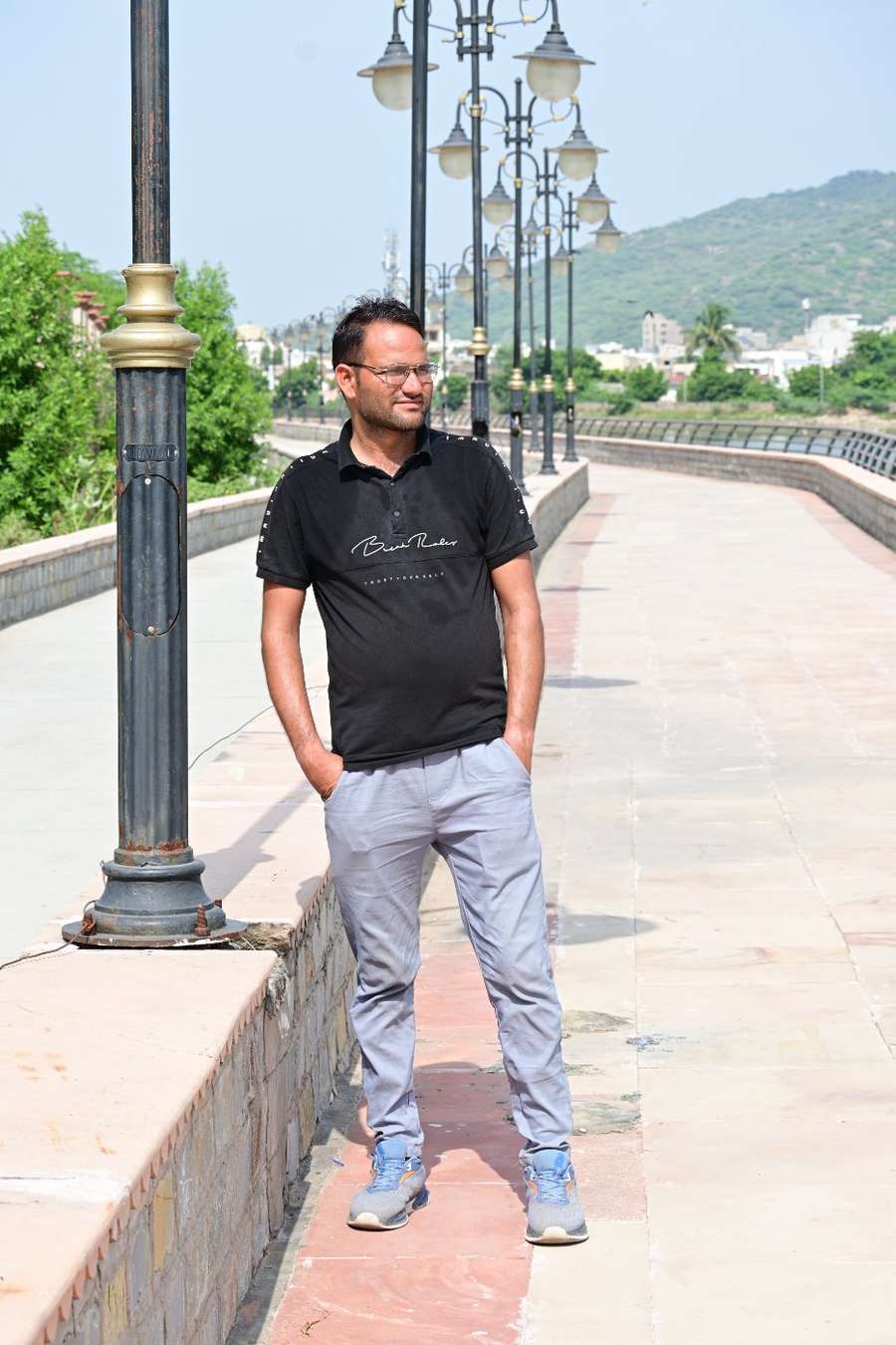 90184884 142 medium large