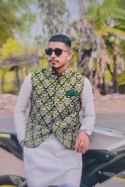 Taher 's photo