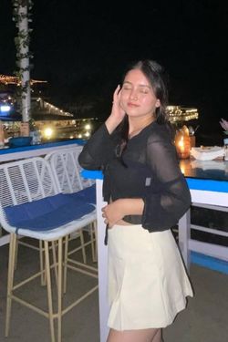 Naina 's photo