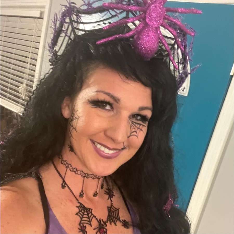 Heleln Hi... Algonac Senior Chat