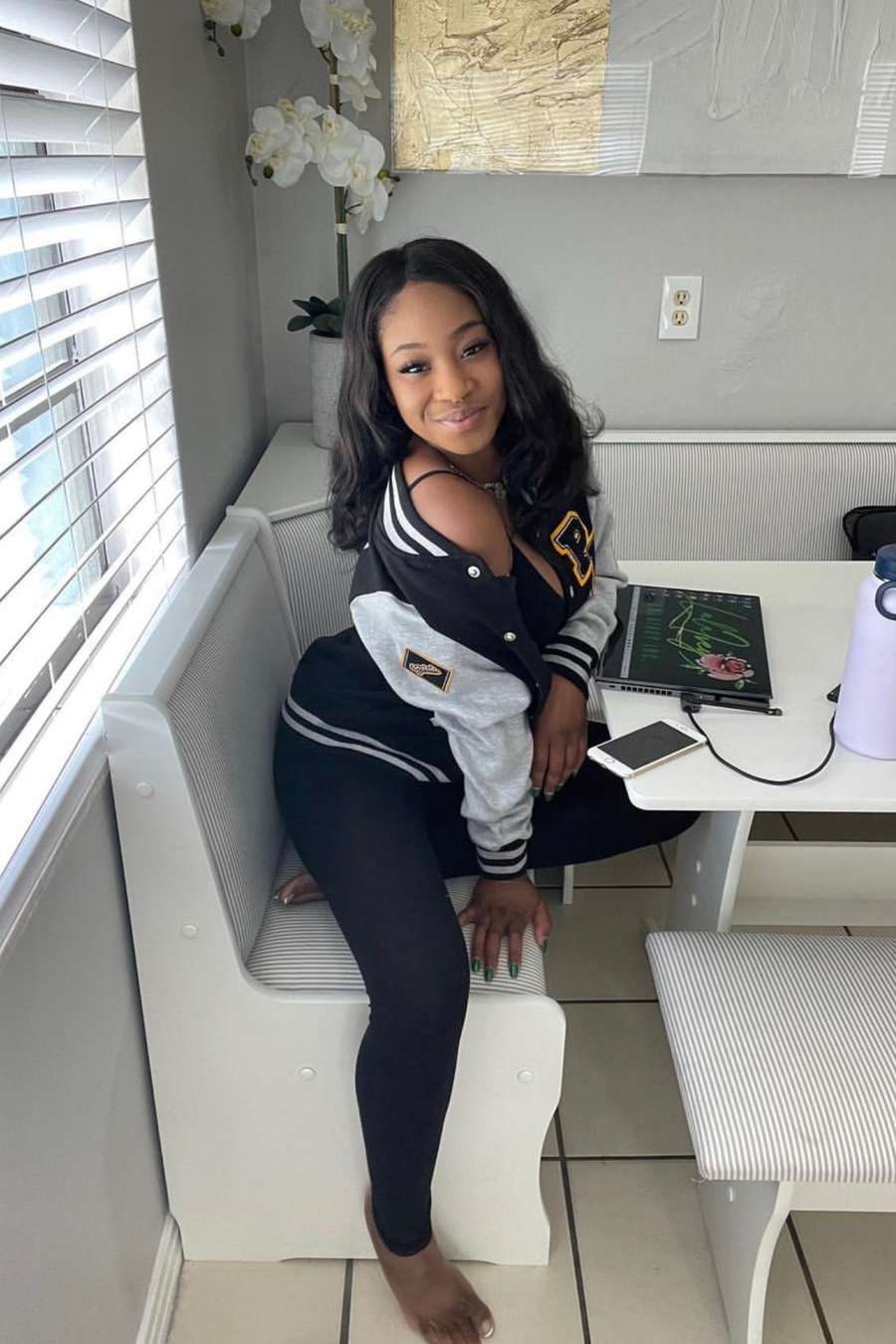 89890588 4648 medium large