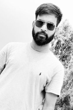 Hamza's photo