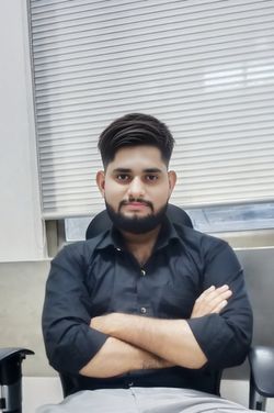 Kartik Makwana's photo