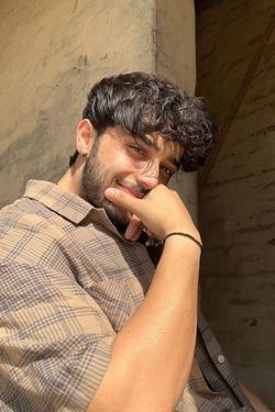 Vicky Khatri 's photo