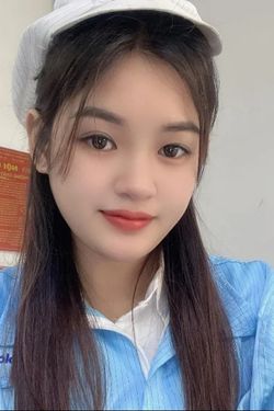 Cô Công Nhân làm thêm ca's photo