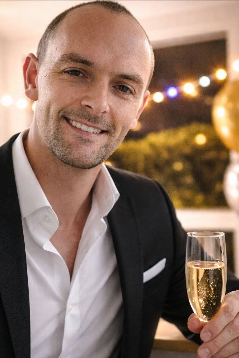 91092103 976 medium large