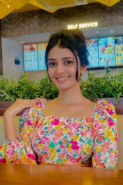 Himanshi's photo