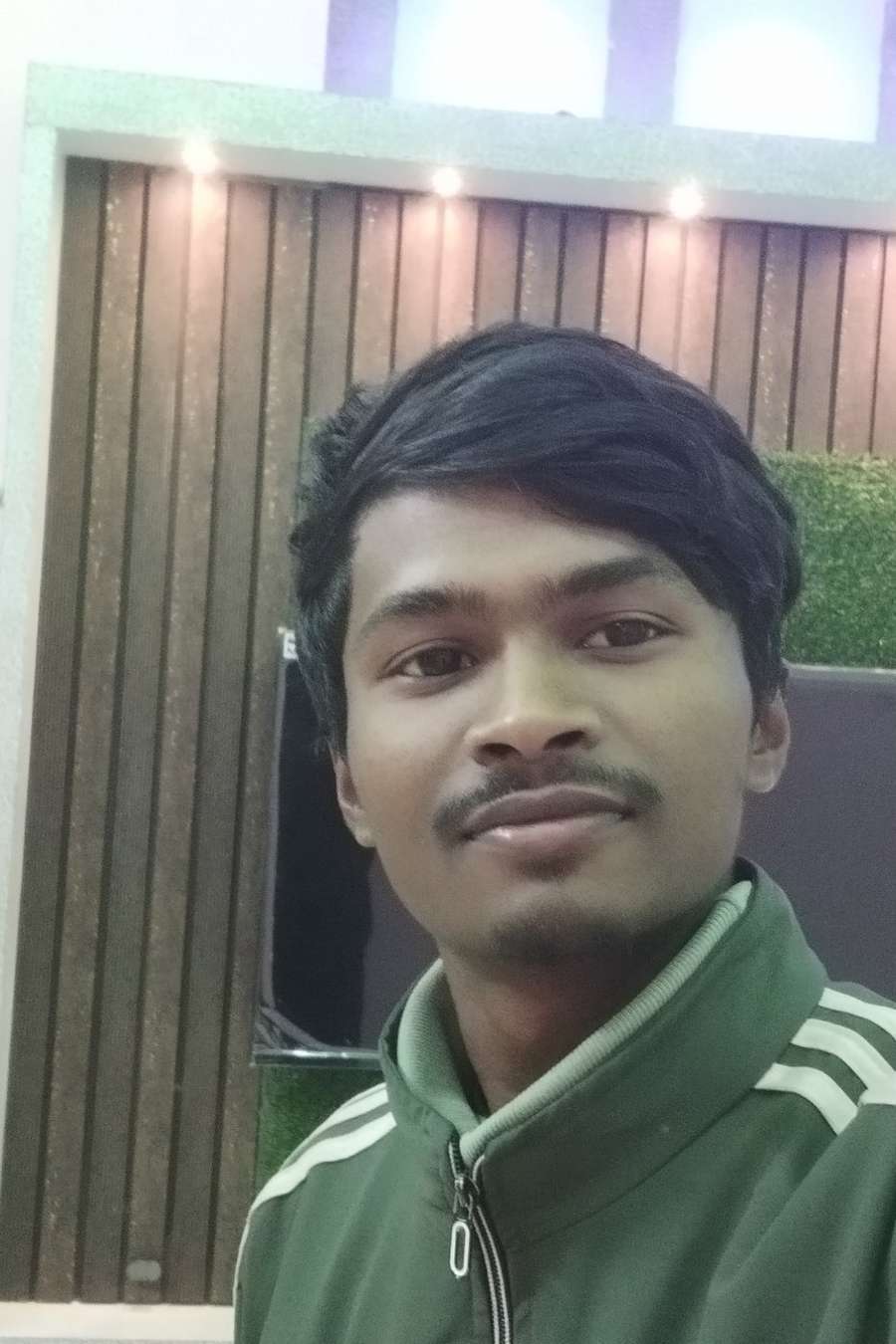 90078098 643 medium large