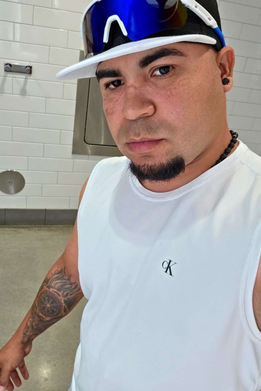 90136330 312 medium large