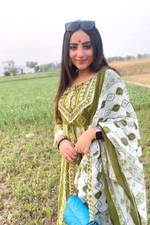 Parul Sharma 's photo