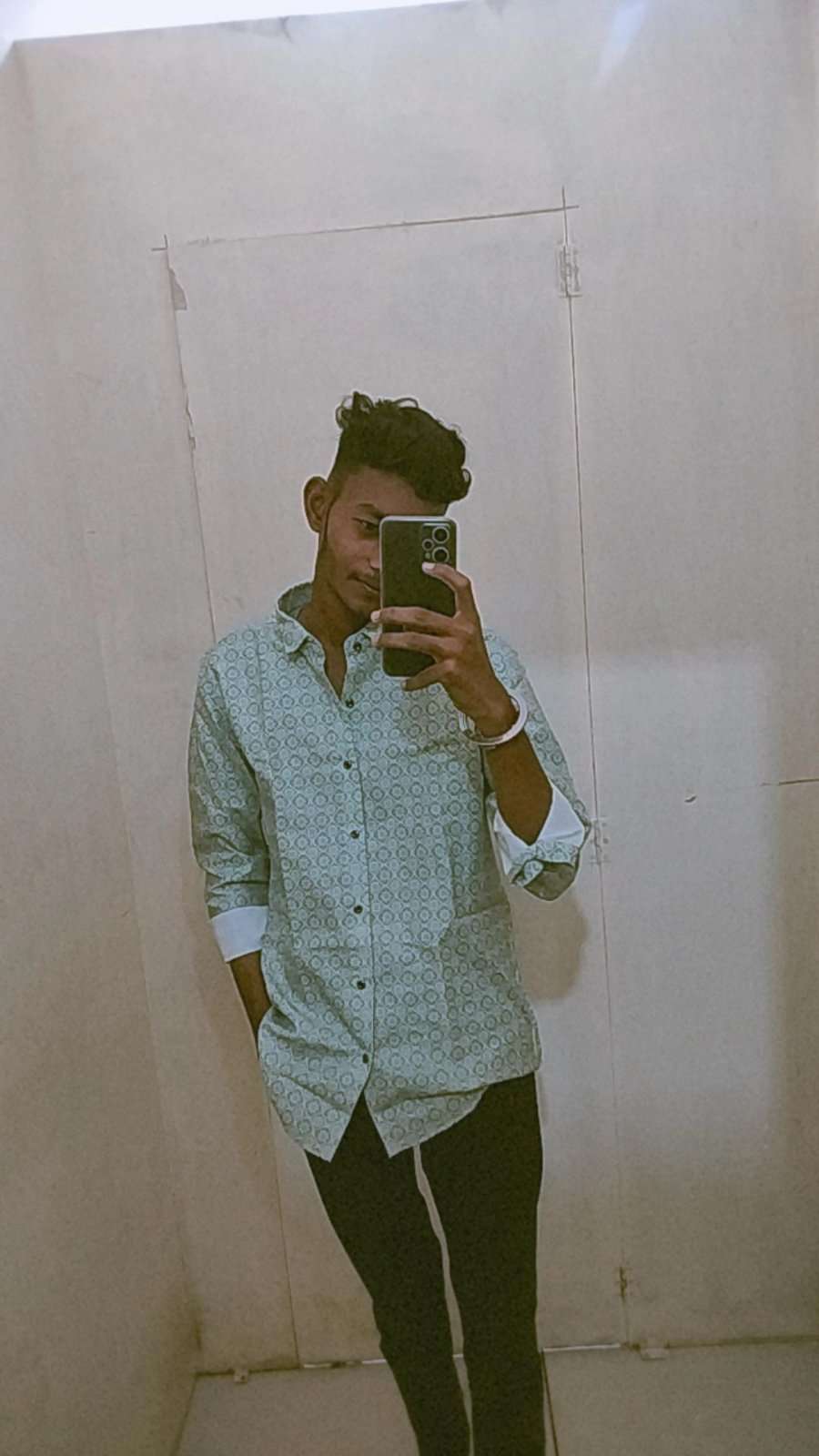 84115437 1999 medium large