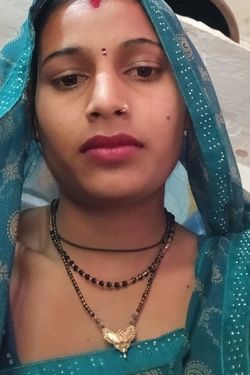 Komal sharma 's photo