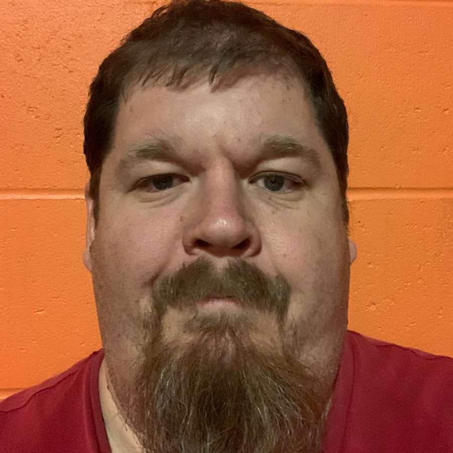 Nicholas Schneider Hi.. Single Men in Evansville