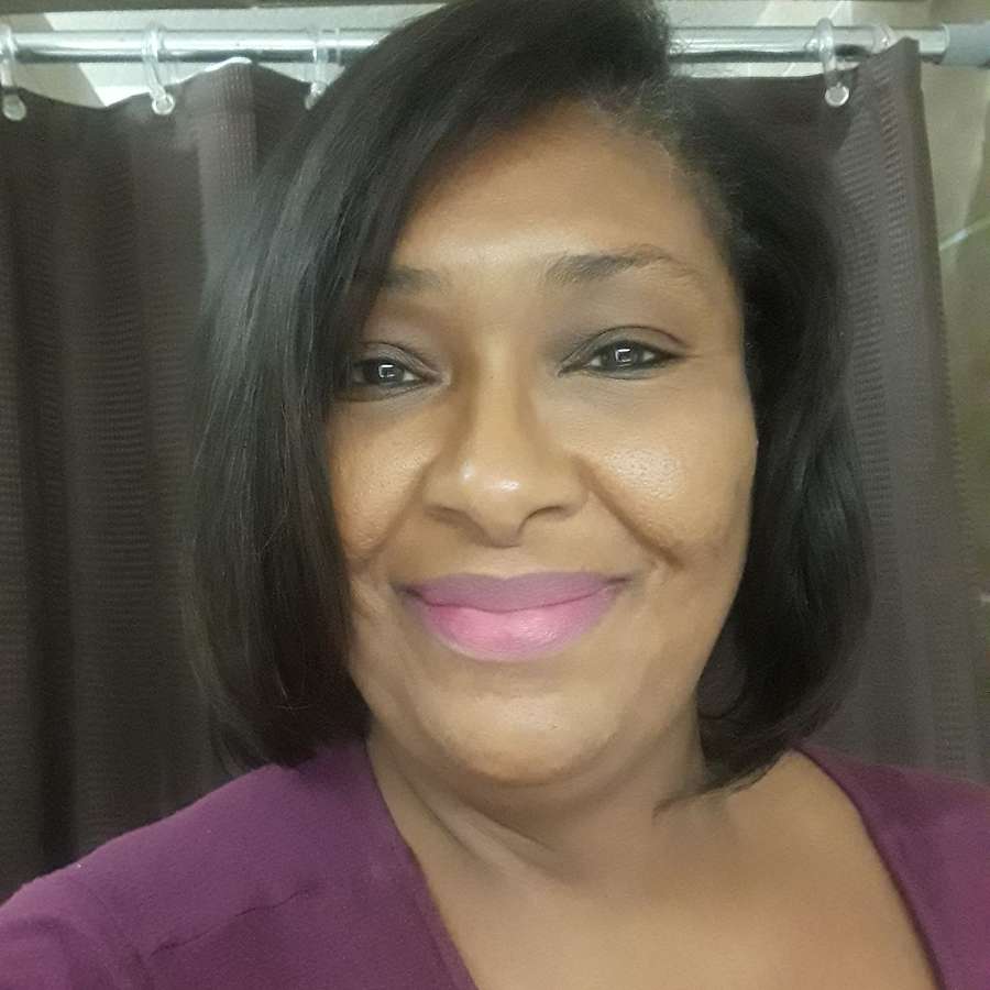 Looking for someone who can make me laugh Addicks Black