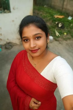 Nadhini's photo