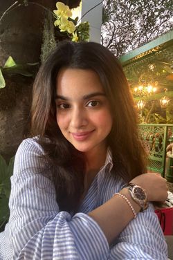 Zooya sai's photo
