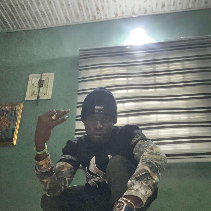 83287943 1047 medium large