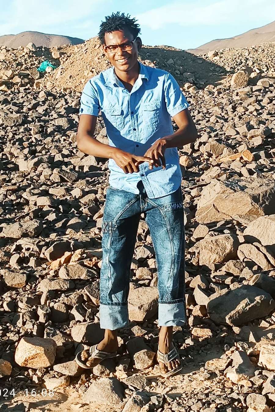 95682407 320 medium large
