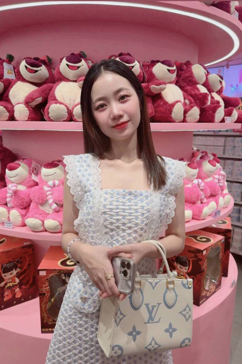 89875053 7781 medium large