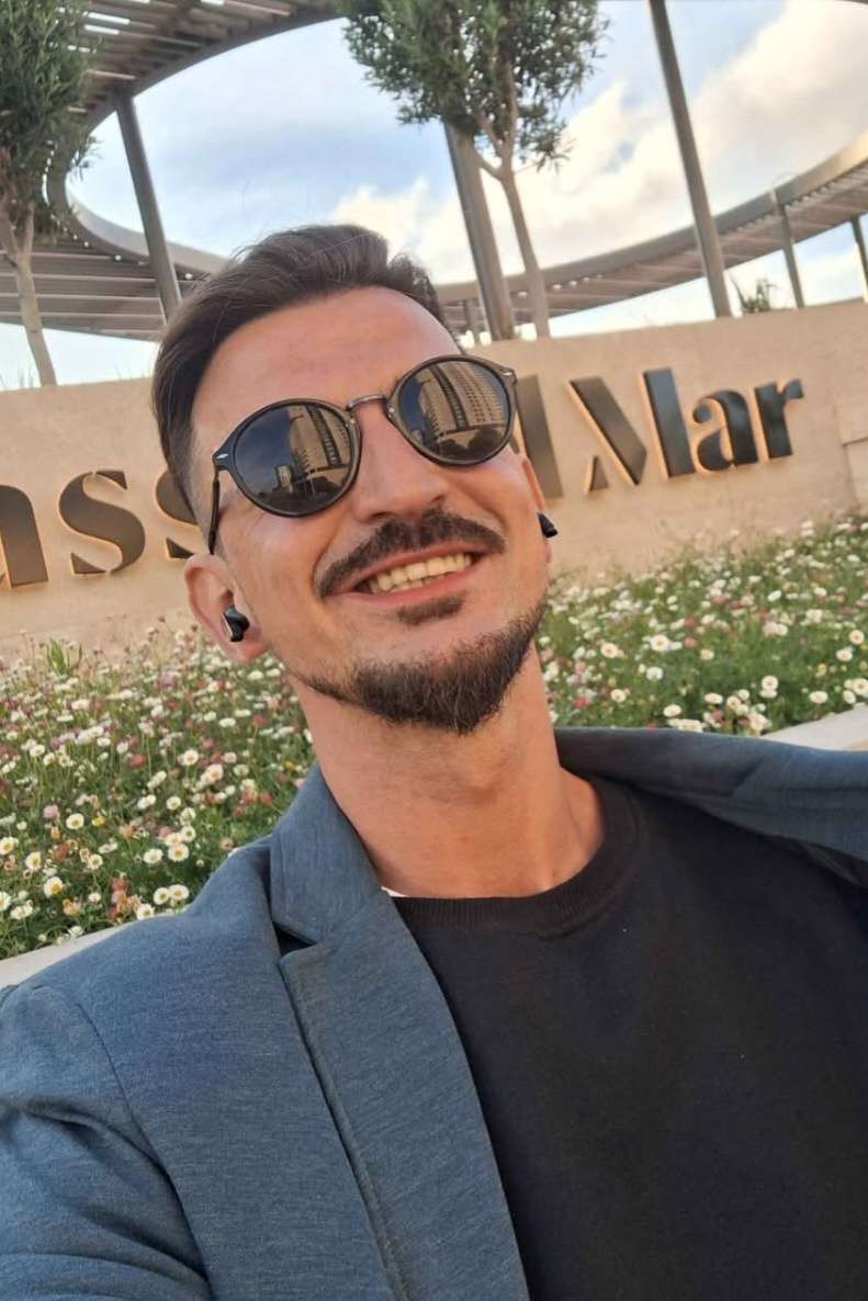 90153083 1716 medium large