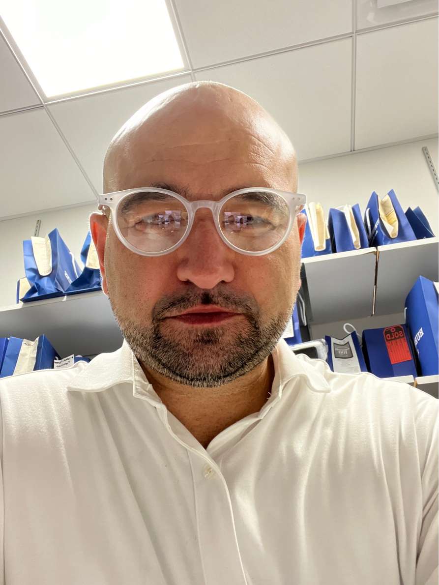 82093302 702 medium large