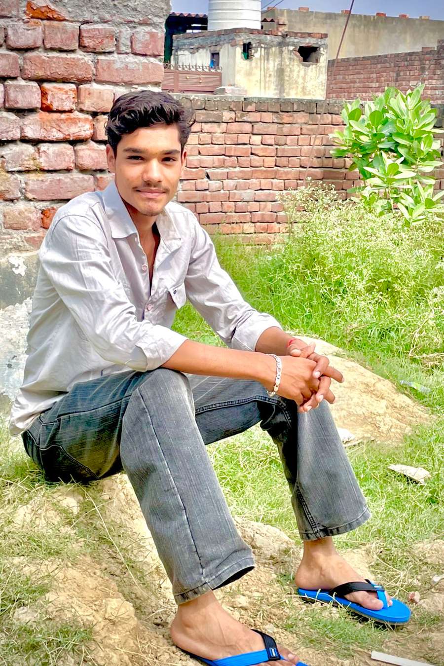 90010838 853 medium large