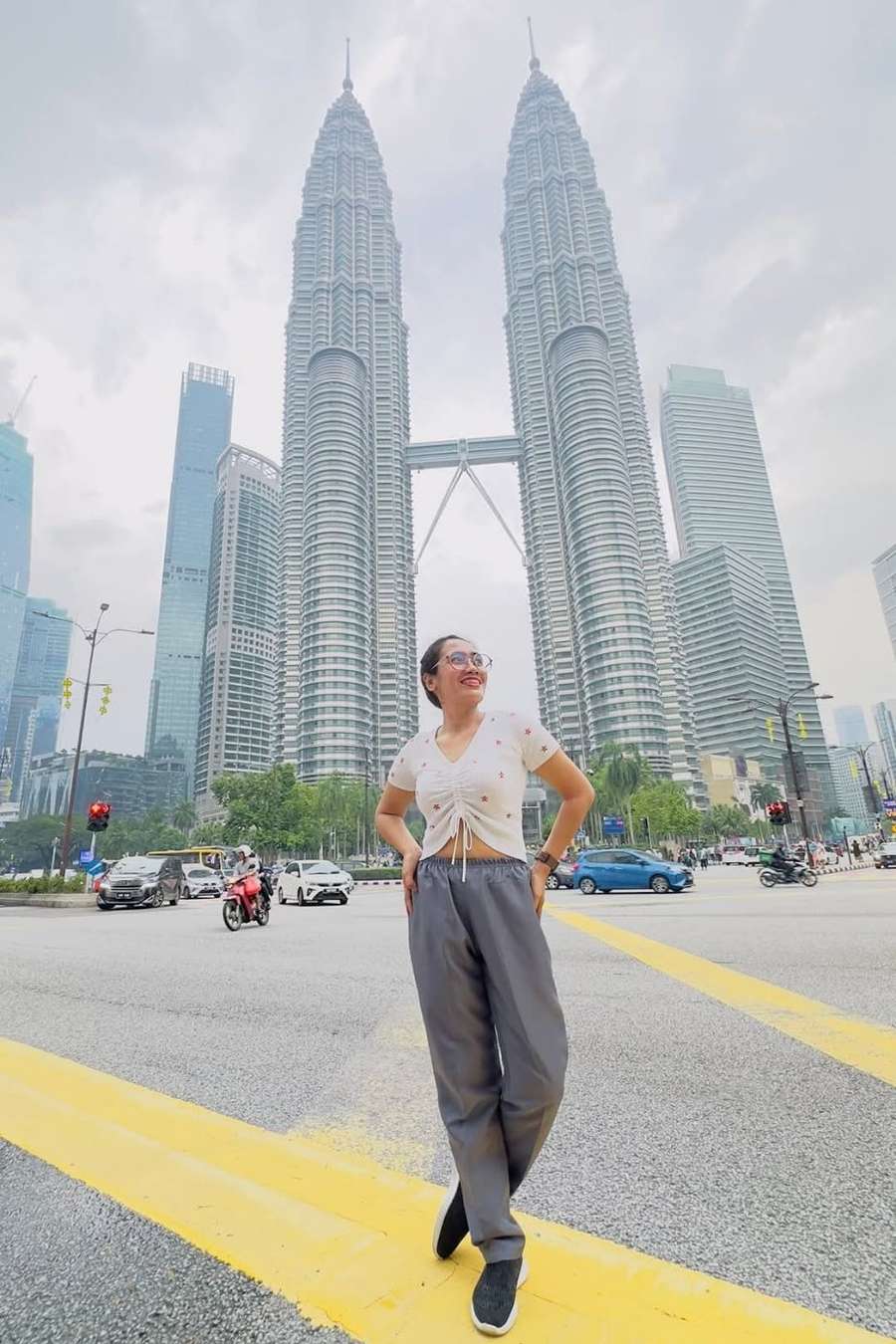 89587346 856 medium large