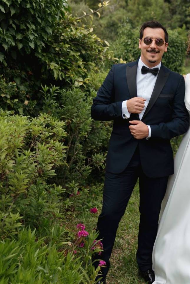 90178451 526 medium large