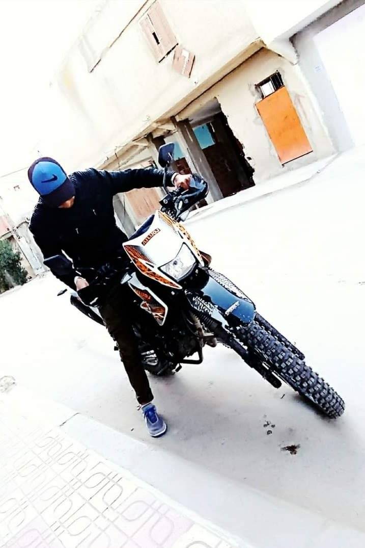 92828334 599 medium large