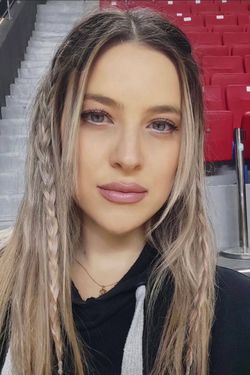 Elif 's photo