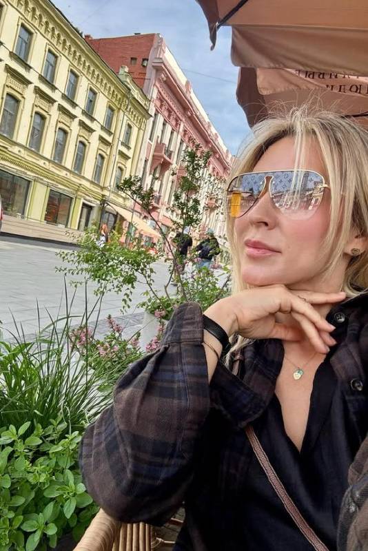 90118784 397 medium large