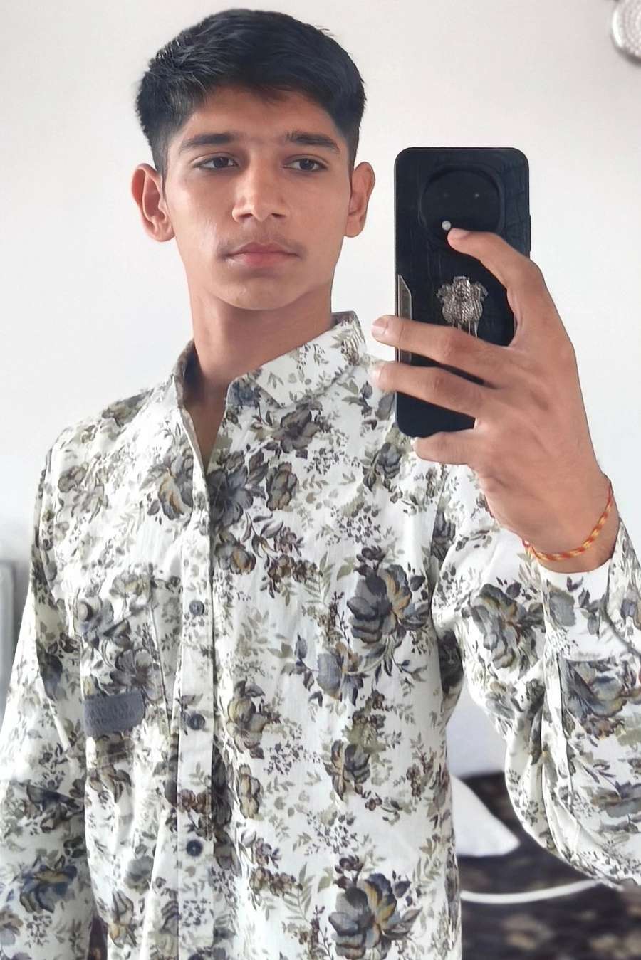 90082149 724 medium large