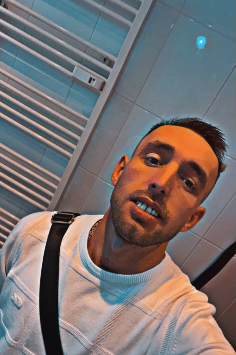 89724424 8341 medium large