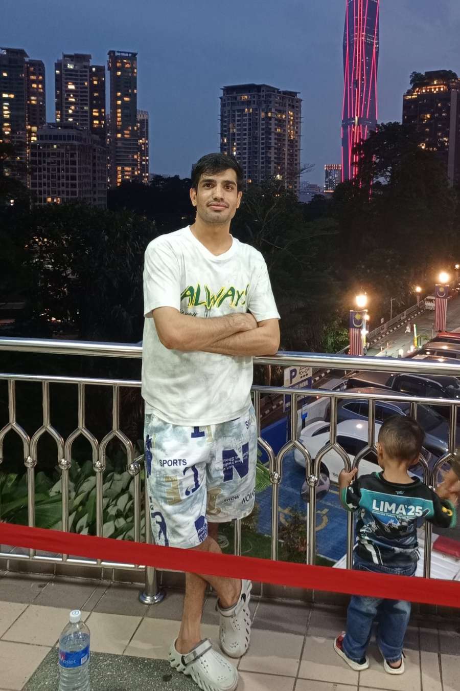 89581224 2560 medium large