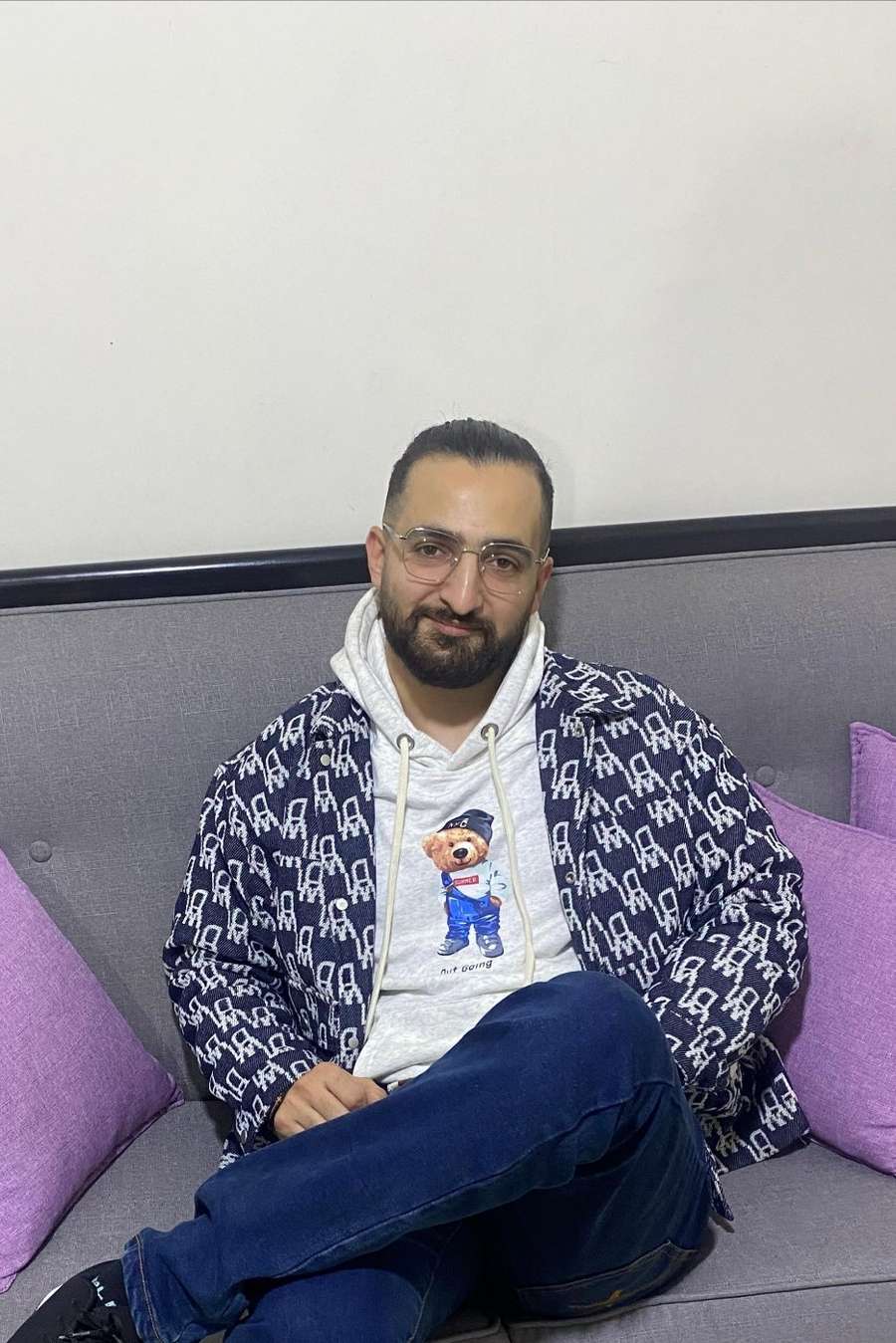 44403944 6884 medium large