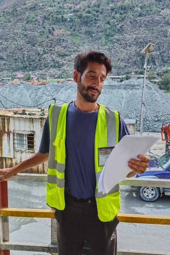 90628103 8597 medium large