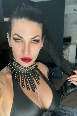 mistress Claira 's photo