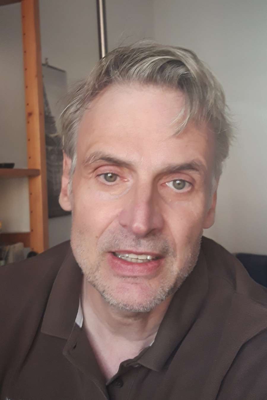 89202316 484 medium large